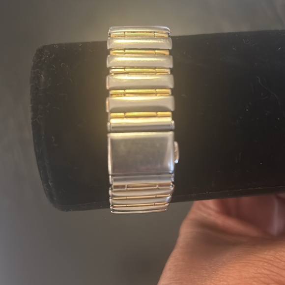 Saks Fifth Avenue, two tone vintage watch. Pre-loved in good condition. - Picture 3 of 6